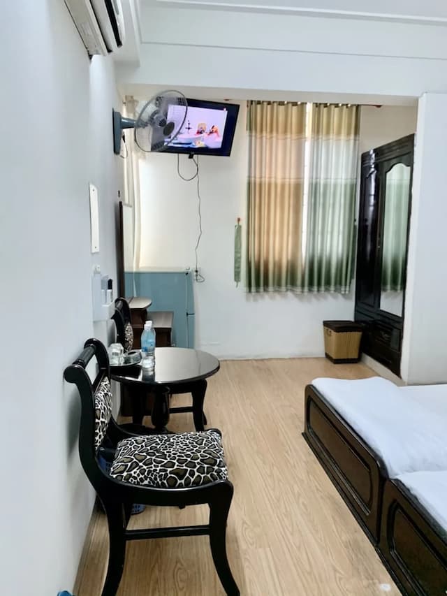 Thien Phuc Hotel-Standard Twin Room-5