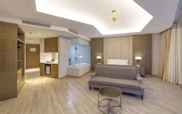 Panorama Beachfront Nha Trang by LYN Condotel-尊贵开间, 浴缸, 海景-6