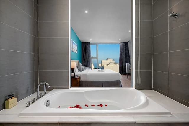 ロイヤル ロータス ホテル ダナン-Executive Suite Room City View or Sea View-9