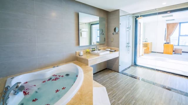 ムオン タン ラグジュアリー ダナン ホテル-グランド スイート オーシャンビュー-5