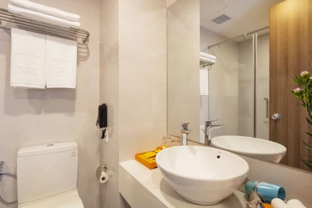 リブラ ホテル ニャチャン-Deluxe Double or Twin Room with No Window-7