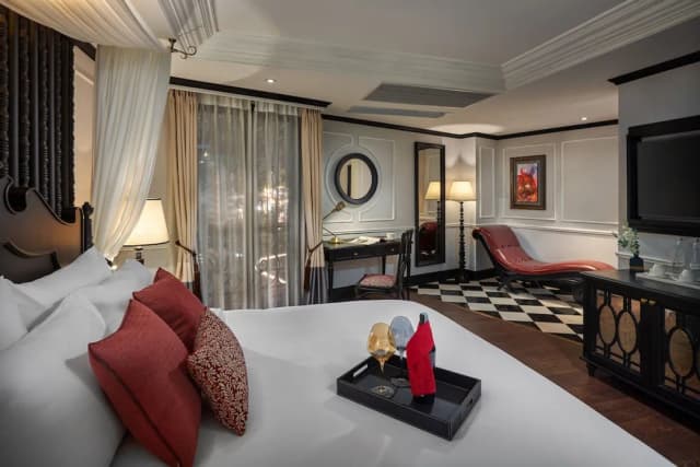 Aira Boutique Hanoi Hotel & Spa-Luxury Suite-1