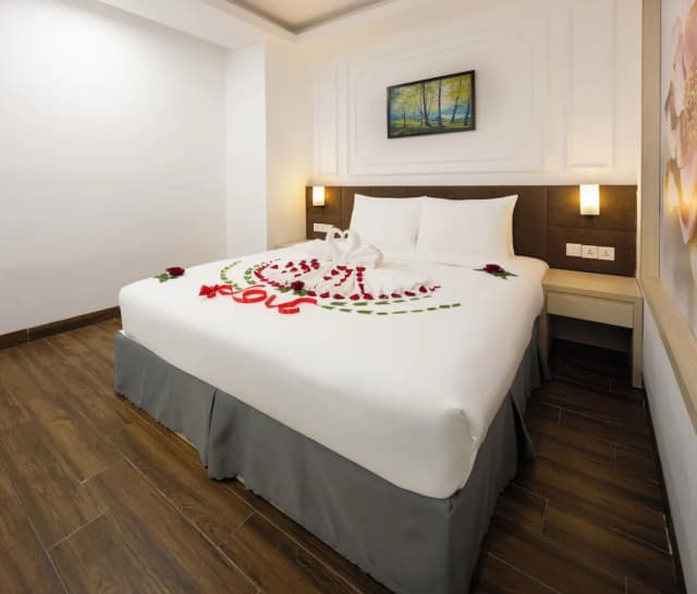 Hon Chong Retreat Hotel-Superior Double Room, 1 Queen Bed, No Windows-3