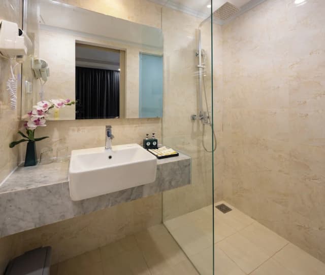 Hon Chong Retreat Hotel-Deluxe Double Room, City View-5