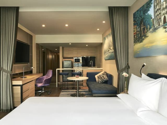 Novotel Hanoi Thai Ha-华丽客房, 1 张特大床, 城市景观-1