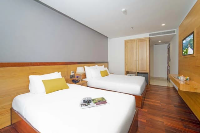 서니 오션 호텔 & 스파-패밀리룸, 욕조, 시내 전망-5