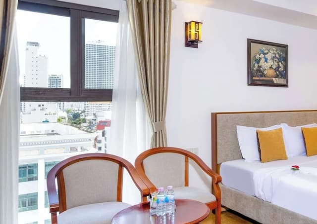 The Summer Hotel-Deluxe Triple Room, Bathtub, City View-5