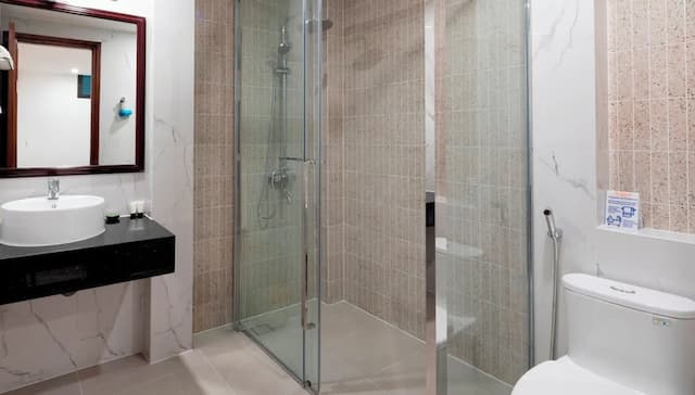 The Summer Hotel-Deluxe Triple Room, Bathtub, City View-7