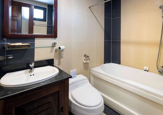 The Summer Hotel-Deluxe Double Room, 1 King Bed, Bathtub, City View-5