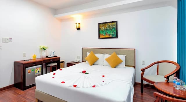 The Summer Hotel-Deluxe Double Room, 1 King Bed, Bathtub, City View-2