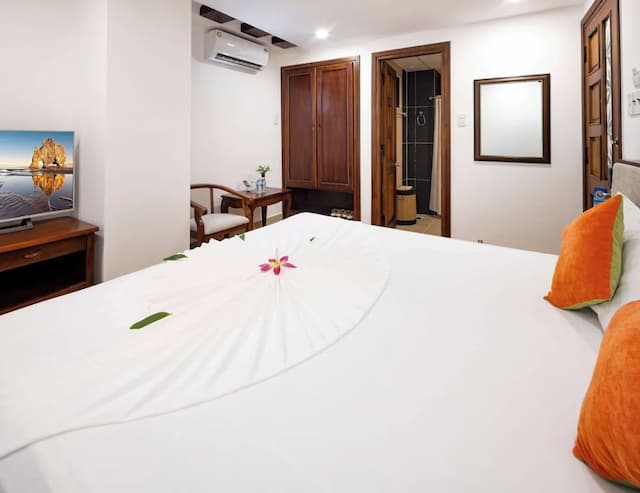 The Summer Hotel-Superior Double or Twin Room, Bathtub-4