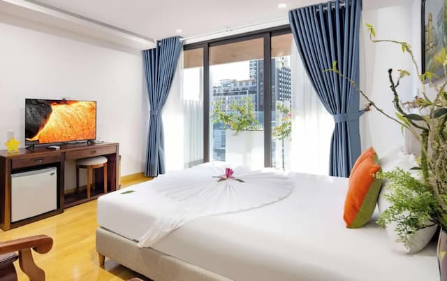 The Summer Hotel-Premium Double Room, Balcony, City View-3