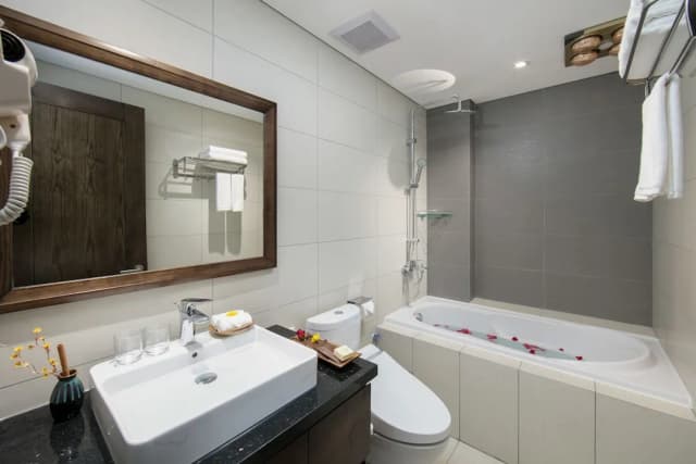 河內布魯姆酒店-豪華公寓, 1 間臥室, 浴缸, 城市景-13