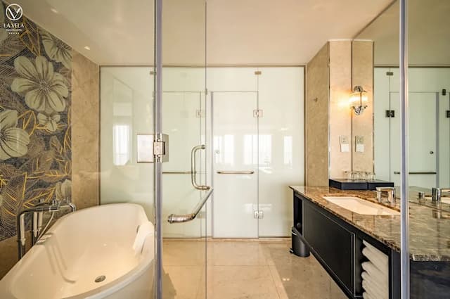 La Vela Saigon Hotel-La Vela Luxury Twin Room-8