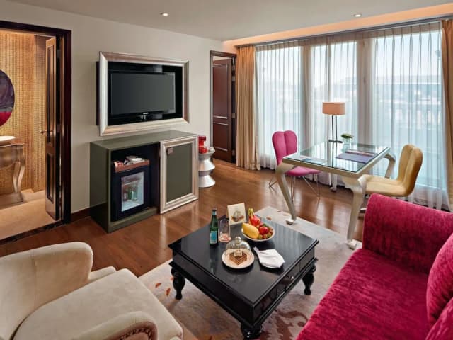 Hotel de l'Opera Hanoi - Mgallery-行政套房, 1 张特大床, 阳台 (Opera House View)-3