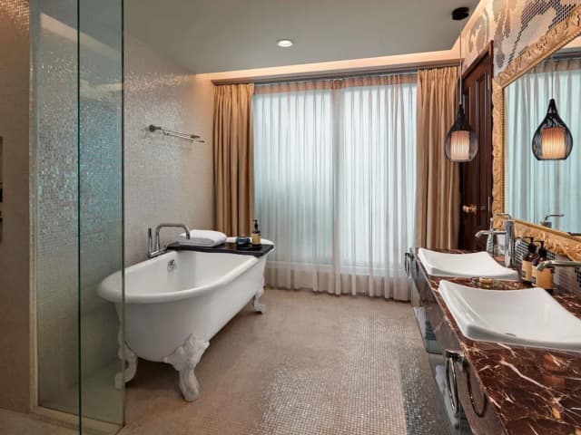Hotel de l'Opera Hanoi - Mgallery-行政套房, 1 张特大床, 阳台 (Opera House View)-4