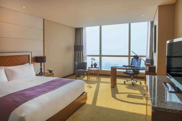 InterContinental Hanoi Landmark72 by IHG-Classic Room, 1 King Bed, Club Lounge Access-2