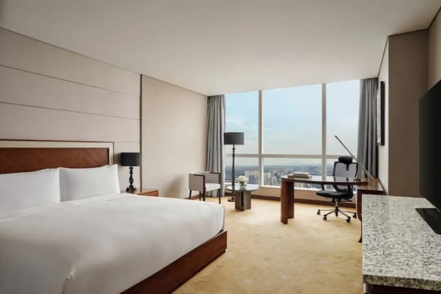 InterContinental Hanoi Landmark72 by IHG-Classic Room, 1 King Bed, Club Lounge Access-1