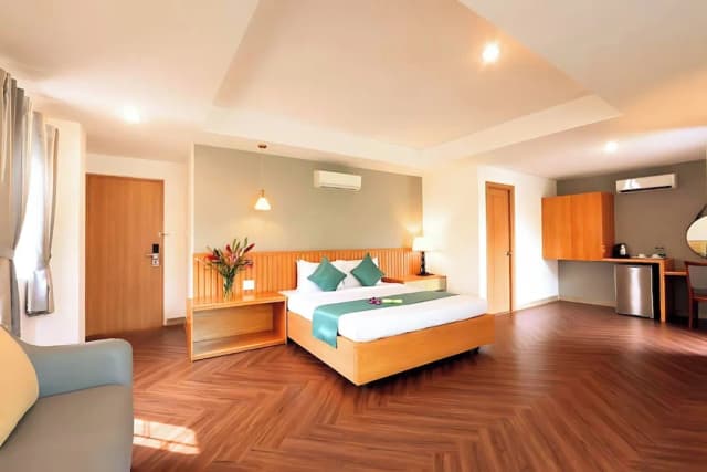 Happy Life Green Hotel-Panorama Suite with City view-17