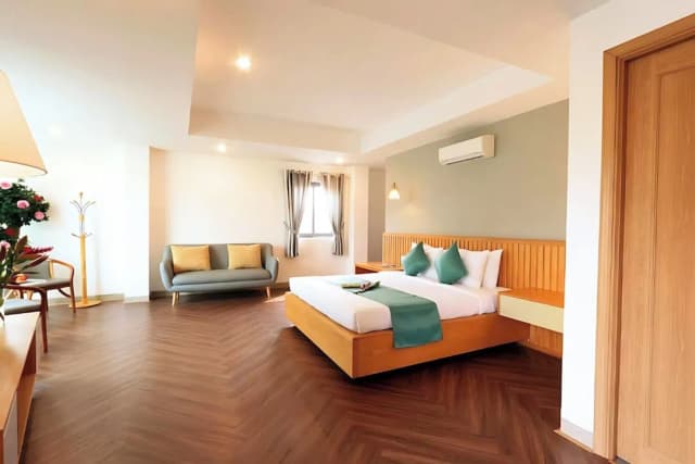 Happy Life Green Hotel-Panorama Suite with City view-18