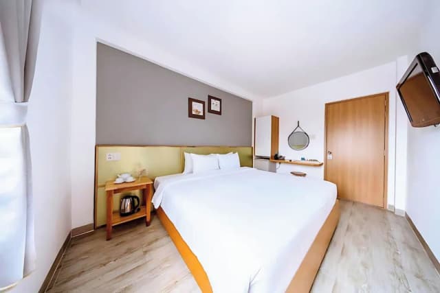Happy Life Green Hotel-Deluxe Double or Twin Room-13