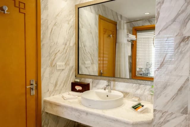 河內希爾頓花園酒店-客房, 1 張特大雙人床, 露台-4