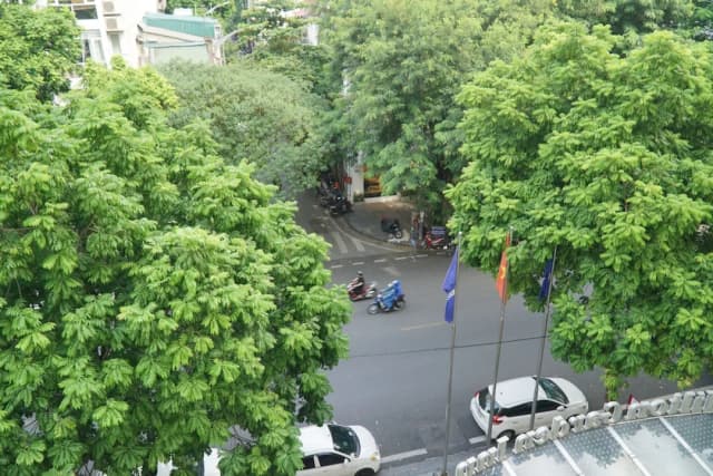 河內希爾頓花園酒店-客房, 1 張特大雙人床, 露台-6