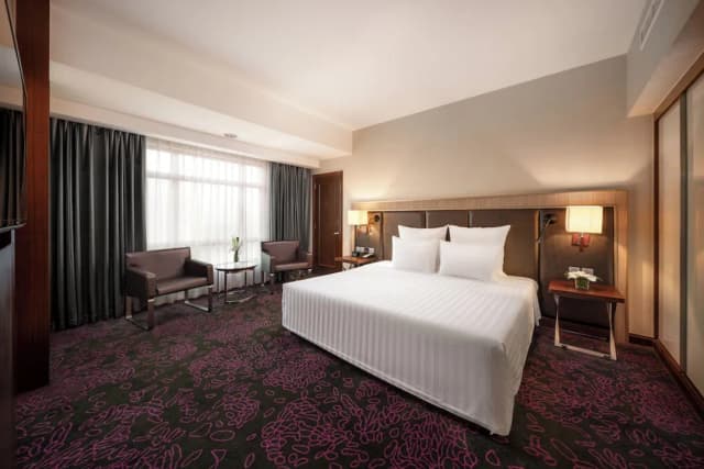 Pullman Hanoi Hotel-Deluxe Room, 1 King Bed, Club Lounge Access, City View (Executive)-4