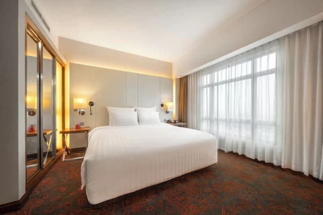 Pullman Hanoi Hotel-Executive Suite, 1 King Bed, Club Lounge Access-1