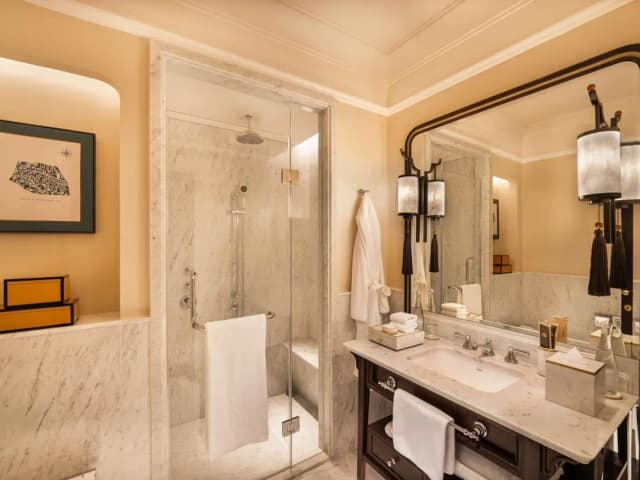 Sofitel Legend Metropole Hanoi-Heritage wing, Luxury room, Queen bed-3