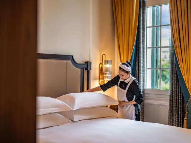Sofitel Legend Metropole Hanoi-Heritage wing, Luxury room, Queen bed-2