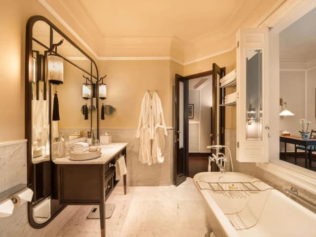 Sofitel Legend Metropole Hanoi-Heritage Wing, Grand Luxury Room with Metropole Privileges and Benefits, King Bed-3
