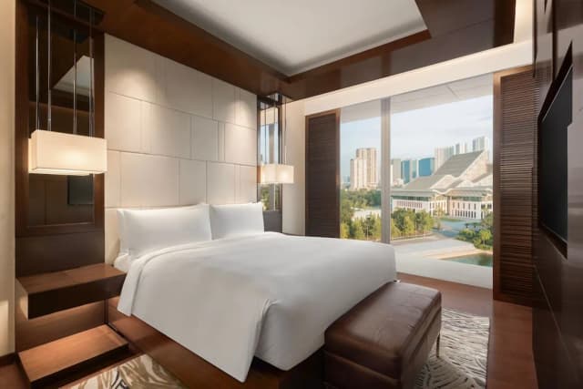JW Marriott Hotel Hanoi-Deluxe Suite, 1 King Bed, Non Smoking-3