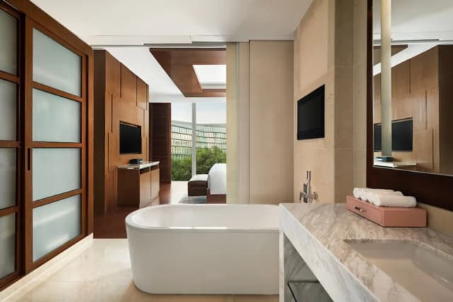 JW Marriott Hotel Hanoi-Deluxe Suite, 1 King Bed, Non Smoking-7