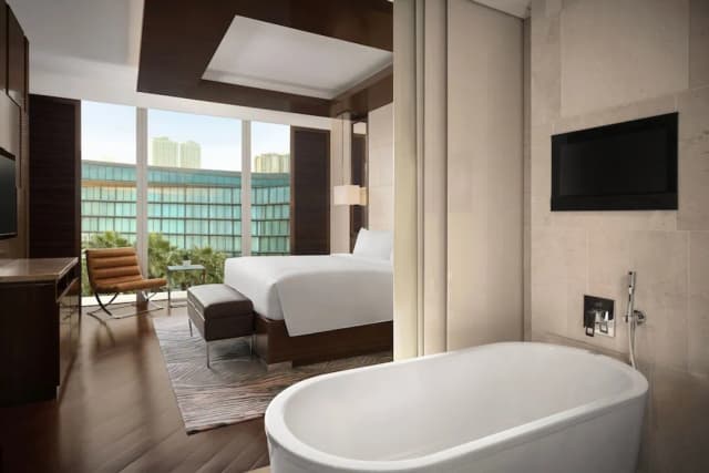 JW Marriott Hotel Hanoi-Deluxe Suite, 1 King Bed, Non Smoking-2