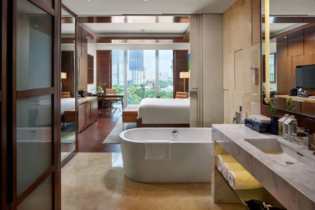 JW Marriott Hotel Hanoi-Deluxe Room, 1 King Bed, Non Smoking-2