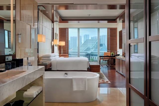 JW Marriott Hotel Hanoi-Executive Room, 1 King Bed, Non Smoking, Lake View-2