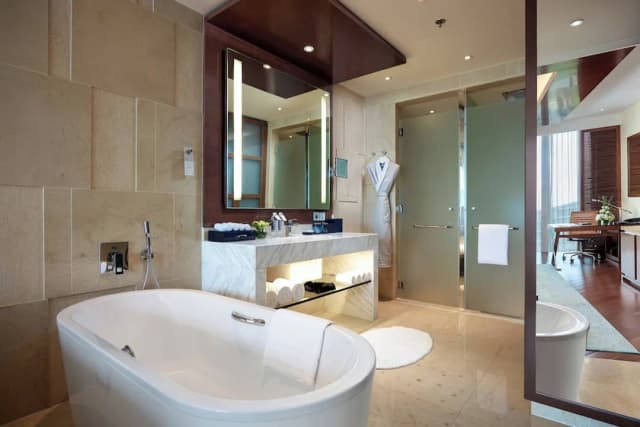 JW Marriott Hotel Hanoi-Executive Room, 1 King Bed, Non Smoking, Lake View-4