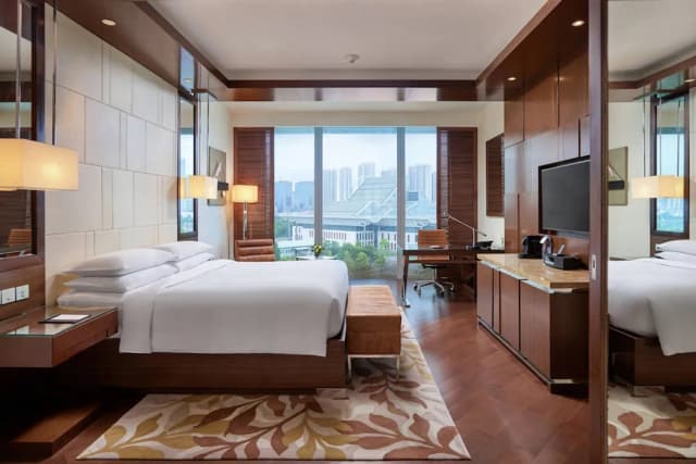 JW Marriott Hotel Hanoi-Deluxe Room, 1 King Bed, Non Smoking, Lake View-2