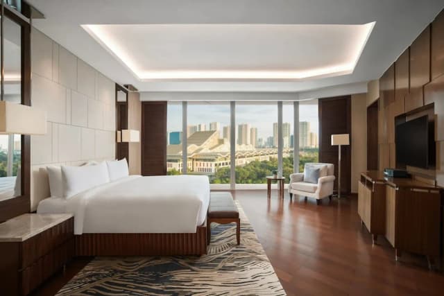 JW Marriott Hotel Hanoi-Executive Suite, 1 King Bed, Non Smoking, Lake View-2