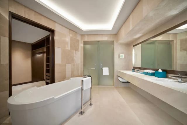 JW Marriott Hotel Hanoi-Executive Suite, 1 King Bed, Non Smoking, Lake View-4