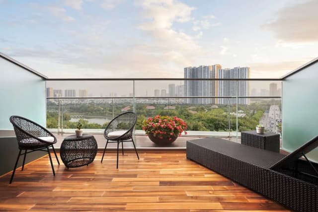 JW Marriott Hotel Hanoi-Executive Room, 1 King Bed, Lake View-2