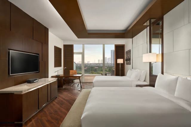 JW Marriott Hotel Hanoi-Executive Room, 2 Double Beds, Lake View-1