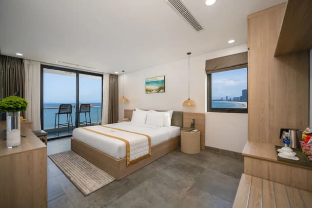グエン ギア オテル-Premier King Room Balcony With Ocean View-2