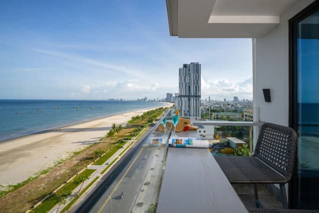 グエン ギア オテル-Premier King Room Balcony With Ocean View-5
