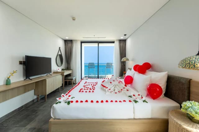 グエン ギア オテル-Premier King Room Balcony With Ocean View-4