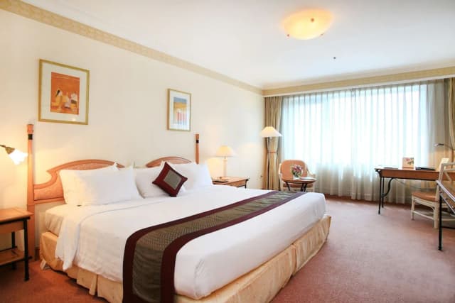 Hanoi Daewoo Hotel-Grand Deluxe King Lake View-4