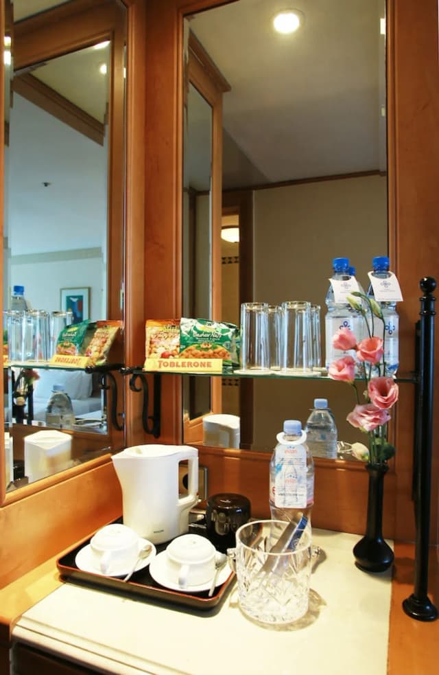 Hanoi Daewoo Hotel-Club Room King Bed-12