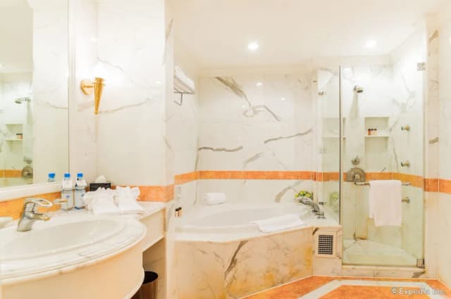 Hanoi Daewoo Hotel-Deluxe Suite-12