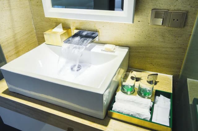 ホリデービーチホテルダナン-デラックス ルーム ダブルベッド 1 台 パーシャル オーシャン ビュー-3